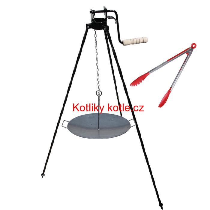 Železná pánev 49 cm s oušky a se závěsným držákem + trojnožka s pojistnou kladkou a obracečka na maso PARTY 2