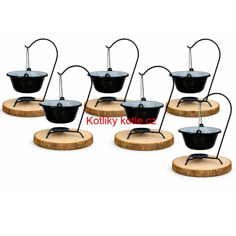 Sada 6 dřevěných podnosů z přírodního plátku dřeva s kůrou Ø 20–24 cm