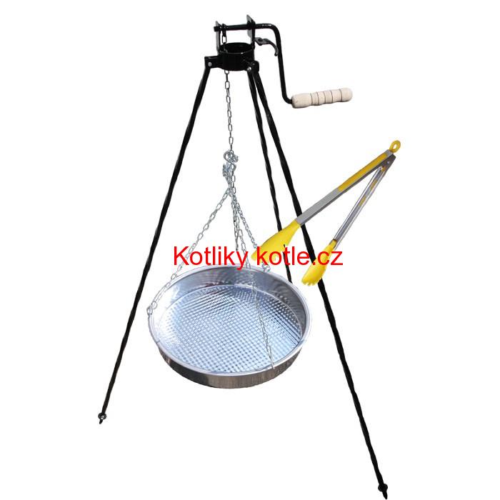 Nerezová pánev s řetízkem 49 cm + trojnožka s pojistnou kladkou a obracečka na maso GRILL PARTY 3