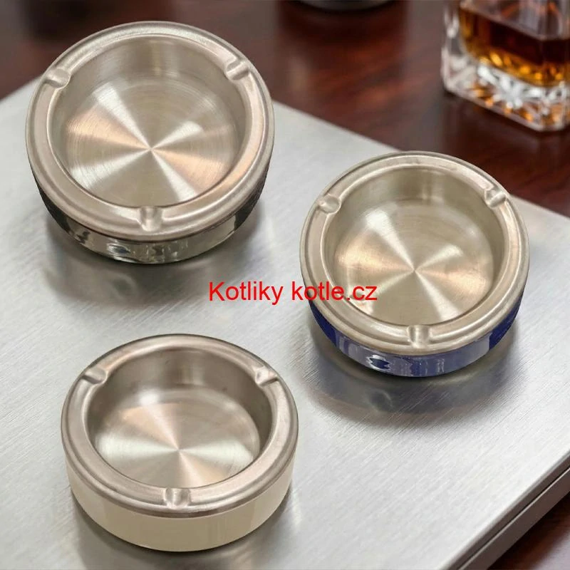 Odolný kovový popelník z nerezové oceli (3 barvy)