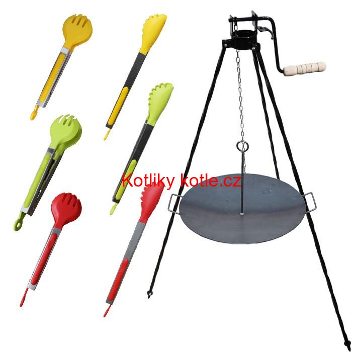 Železná pánev 44 cm s oušky a se závěsným držákem + trojnožka s pojistnou kladkou a obracečka na maso PARTY 1