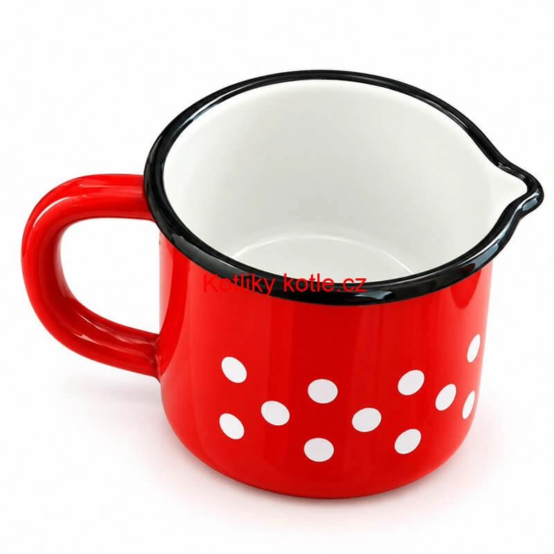 Tradiční červený puntíkovaný hrnek
